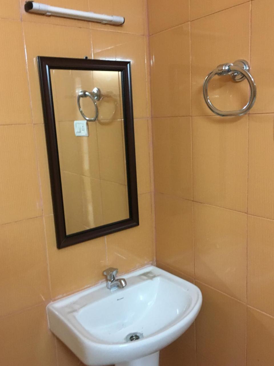 Sun Shine Hotel Csennai Kültér fotó